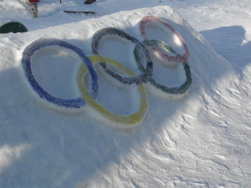 Олимпийский снежный двор на шуйской улице