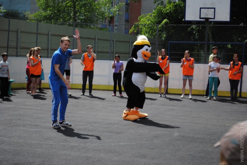 Пингвин Кеша  подарил спортивный праздник