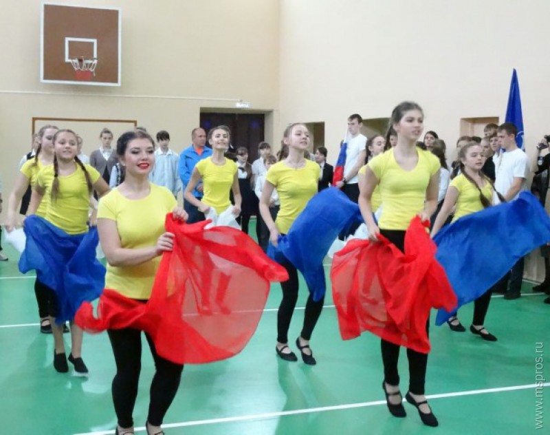 Васильевским школьникам подарили спортивный зал