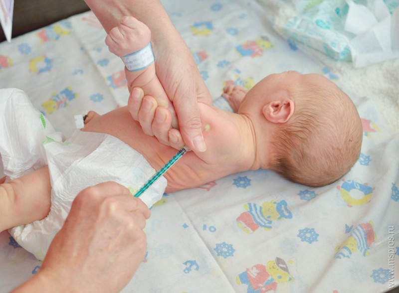 Прививки новорожденным - делать или нет?