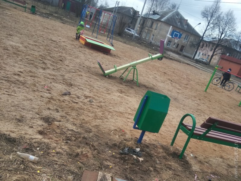 Детская площадка: ломать или строить?