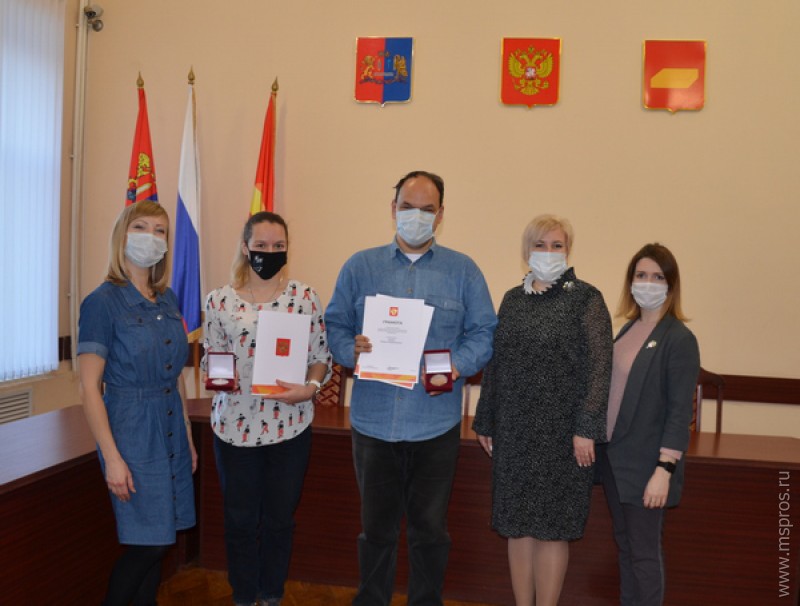 Лучшим волонтёрам города вручили медали Президента России