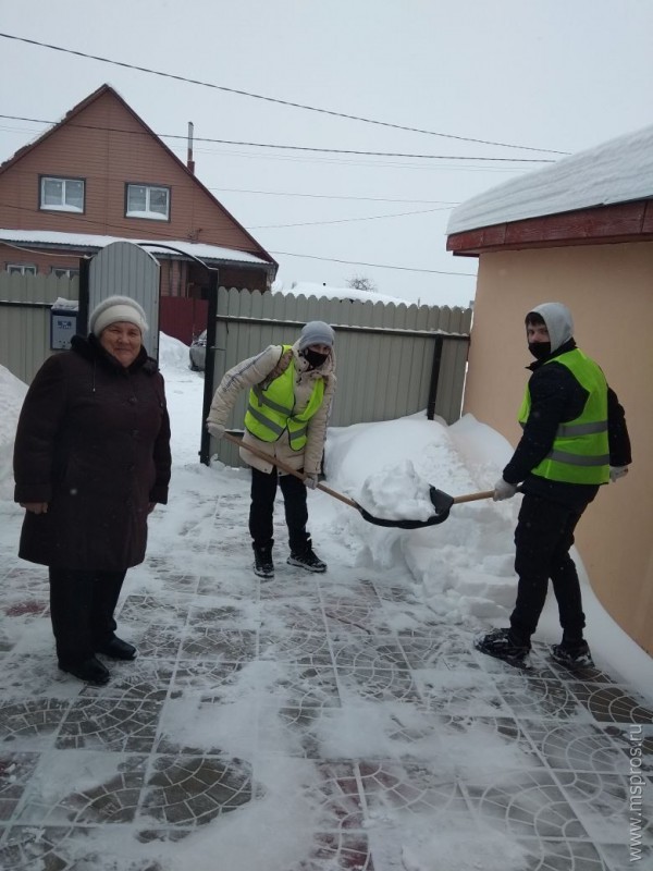 Волонтёрская акция «Снегопад» Добровольцы «откопали» дома  шуйских пенсионеров.