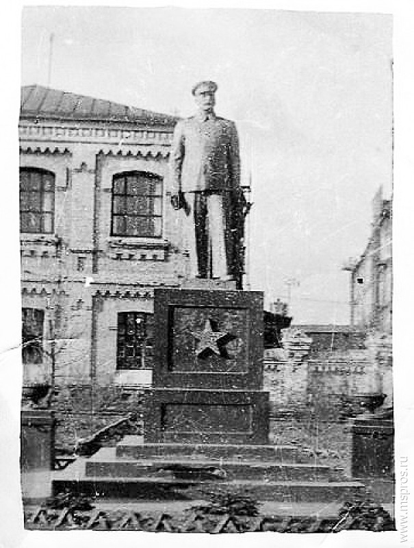 Памятник  Сталину