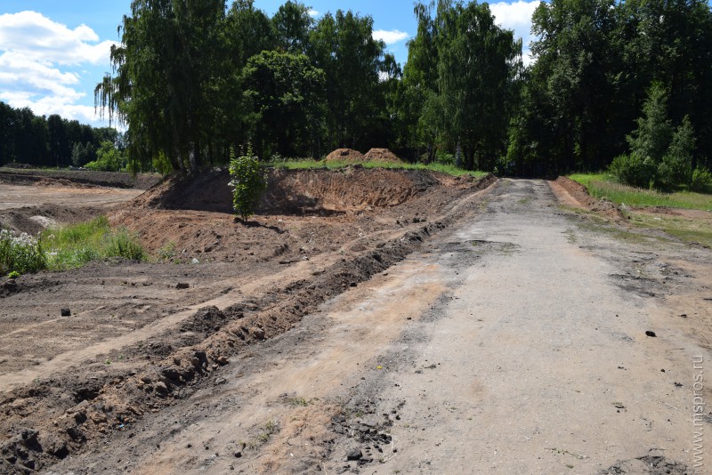 В Городском саду орудуют экскаваторы