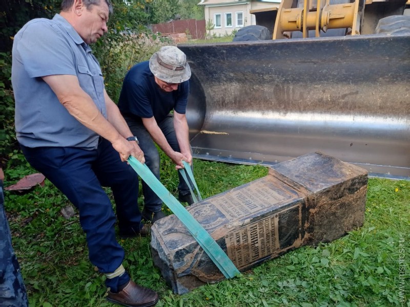 Память возвращали всем селом