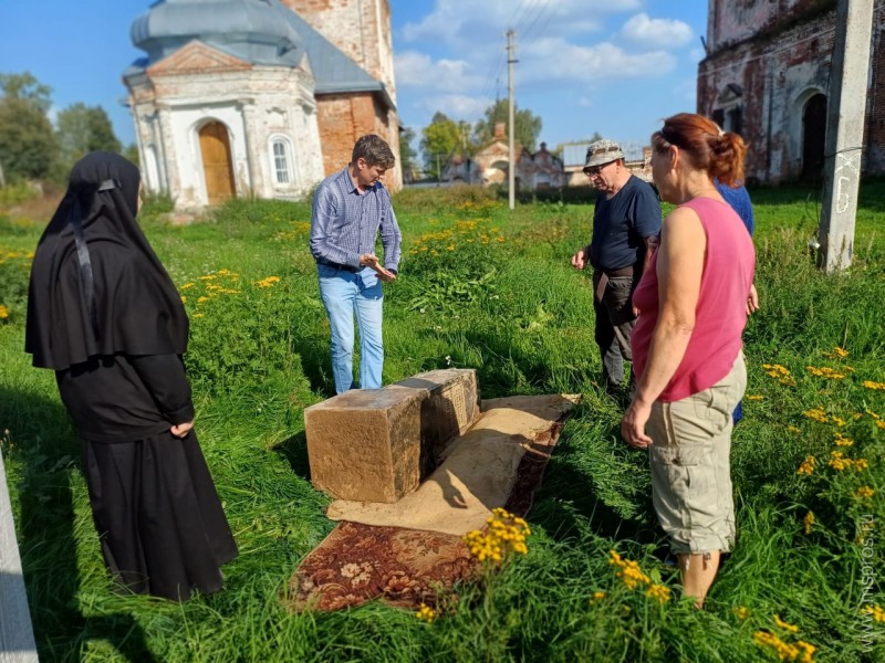 Память возвращали всем селом