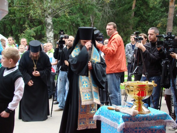 Патриарх Кирилл наградил благотворителя