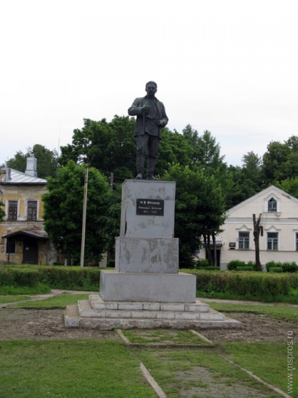 Памятник М. В. Фрунзе переведут в муниципальную собственность