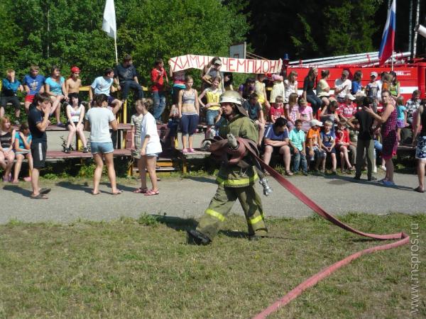 Подростков обучили пожарным навыкам