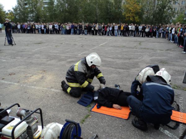 В школе прошли учения пожарных
